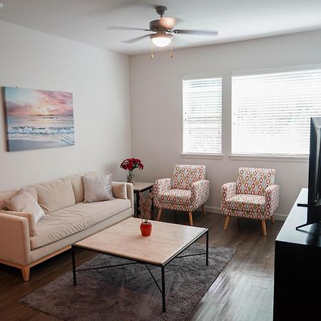 לוס אנג'לס Luxury Designed 2 Bedrooms Part Hotel In Woodland Hills Ca מראה חיצוני תמונה