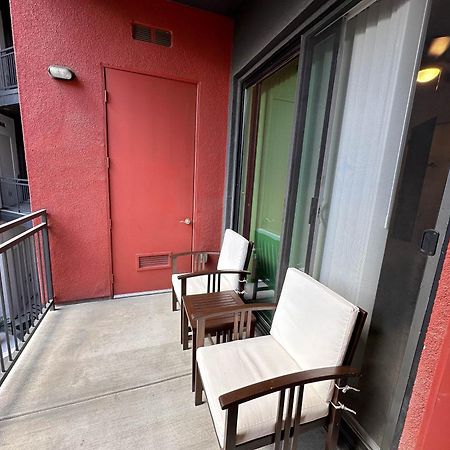 לוס אנג'לס Luxury Designed 2 Bedrooms Part Hotel In Woodland Hills Ca מראה חיצוני תמונה
