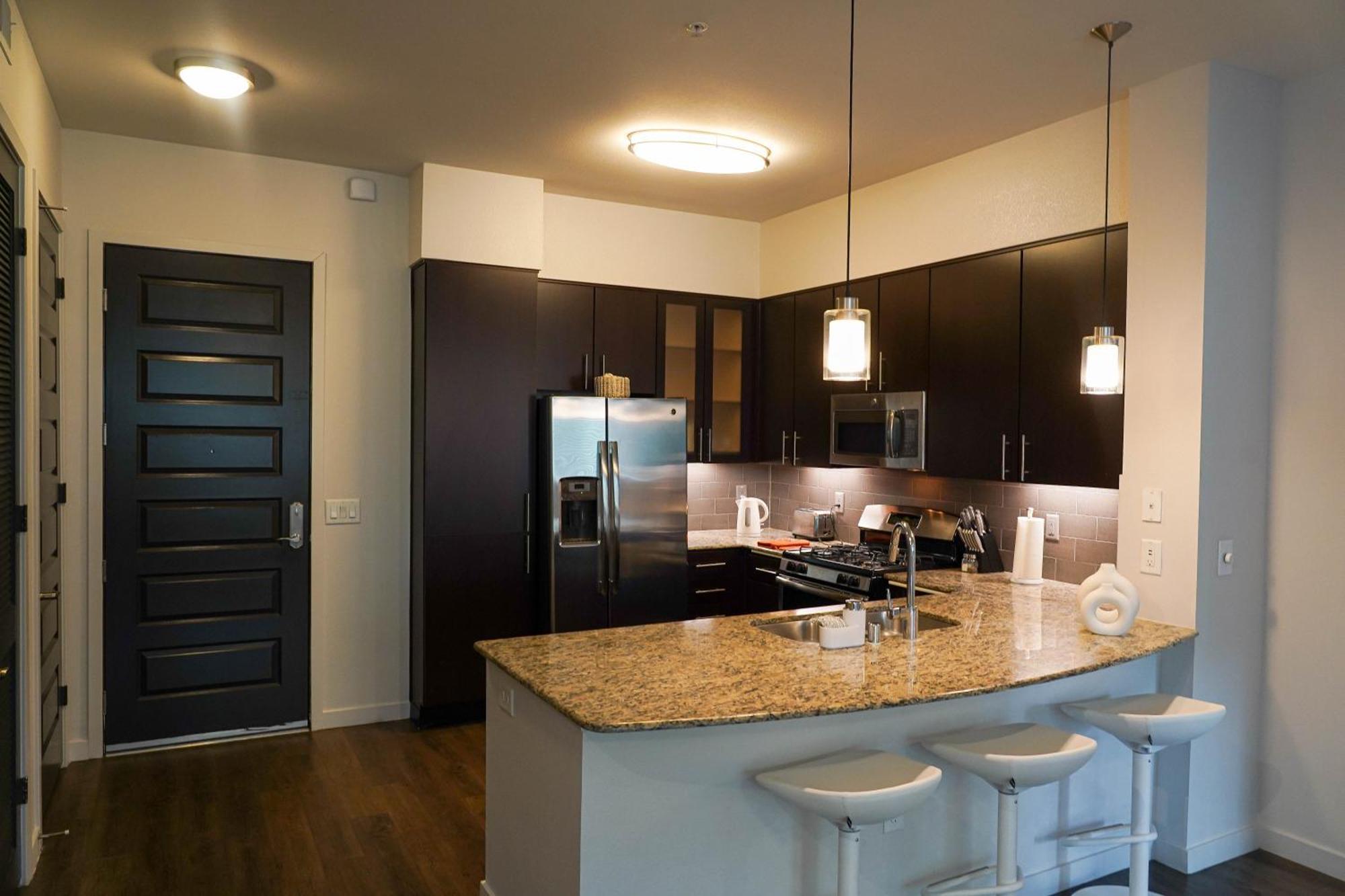 לוס אנג'לס Luxury Designed 2 Bedrooms Part Hotel In Woodland Hills Ca מראה חיצוני תמונה
