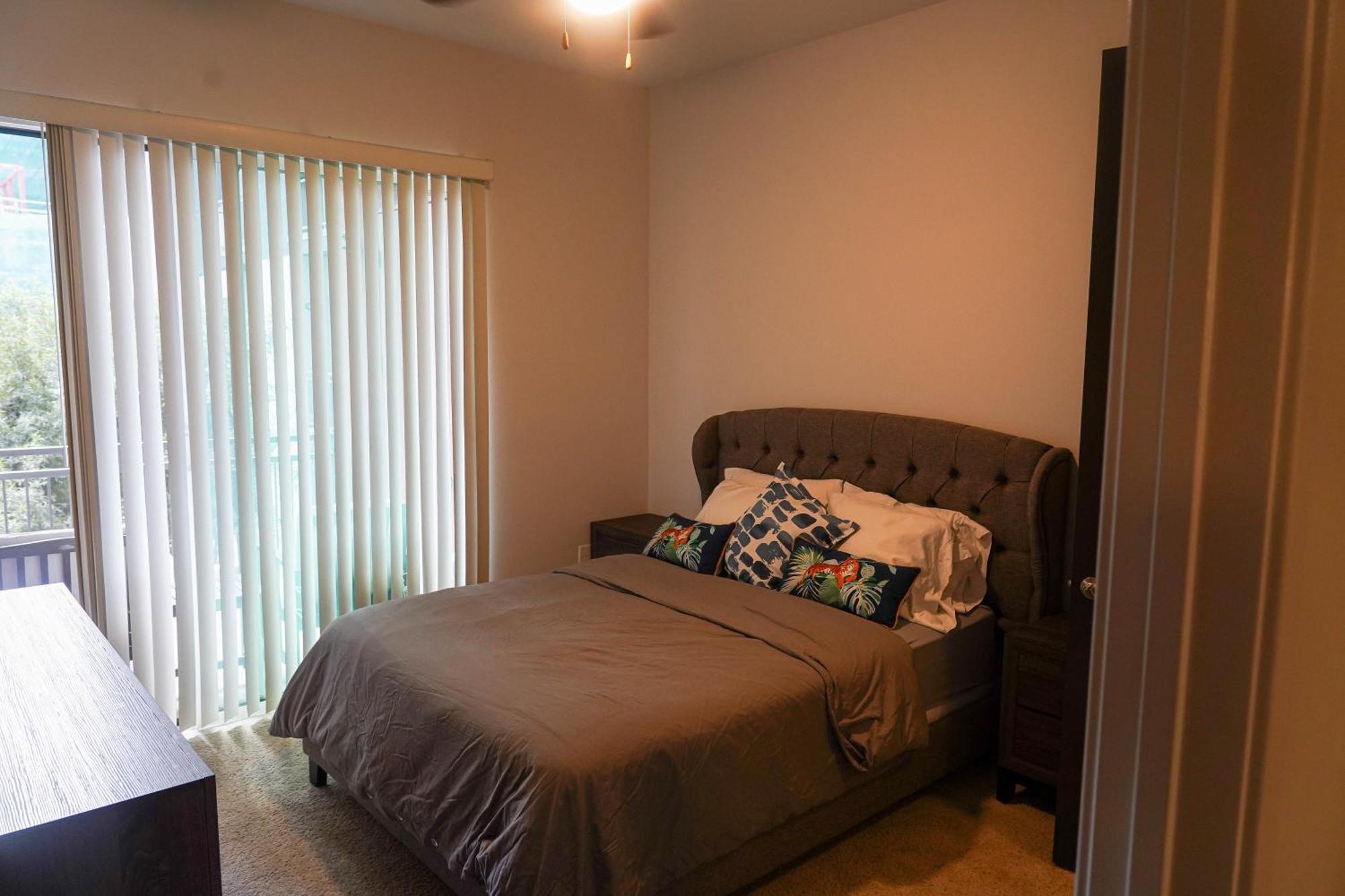 לוס אנג'לס Luxury Designed 2 Bedrooms Part Hotel In Woodland Hills Ca מראה חיצוני תמונה