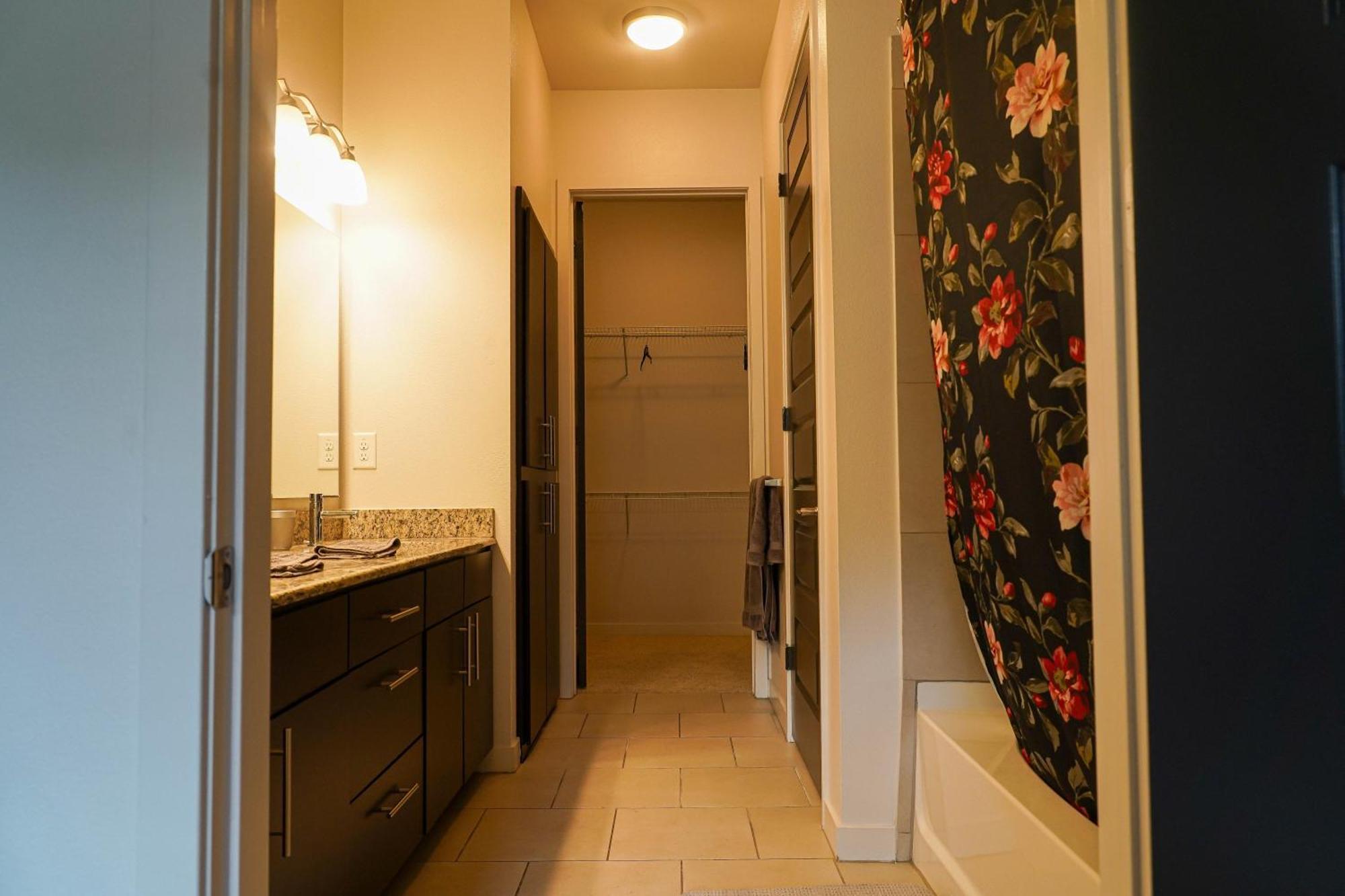 לוס אנג'לס Luxury Designed 2 Bedrooms Part Hotel In Woodland Hills Ca מראה חיצוני תמונה