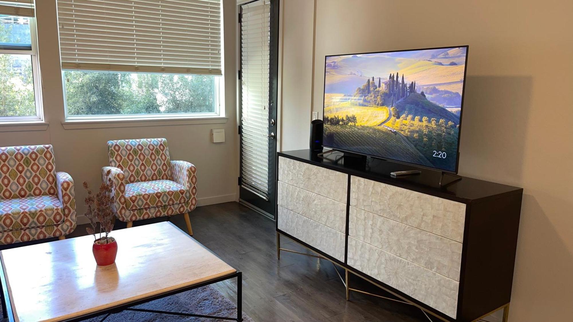 לוס אנג'לס Luxury Designed 2 Bedrooms Part Hotel In Woodland Hills Ca מראה חיצוני תמונה